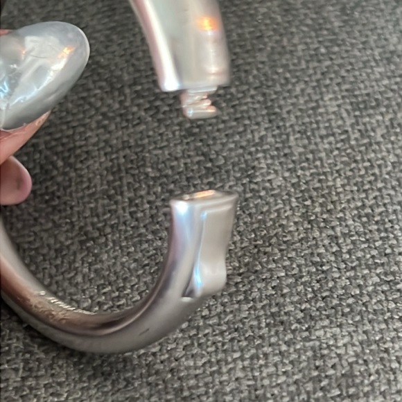 Kendra Scott Kaia Bangle Bracelet With Tags and Dust Bag - Picture 6 of 13